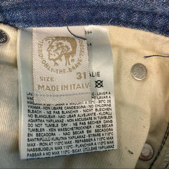 DIESEL INDUSTRY Sz 31 Viker Button Fly Distressed  Mid Rise Straight Leg - Picture 9 of 14
